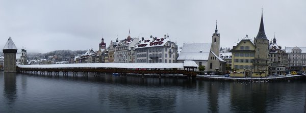 2008-10-30 Schnee auf Kapellbrücke in Luzern